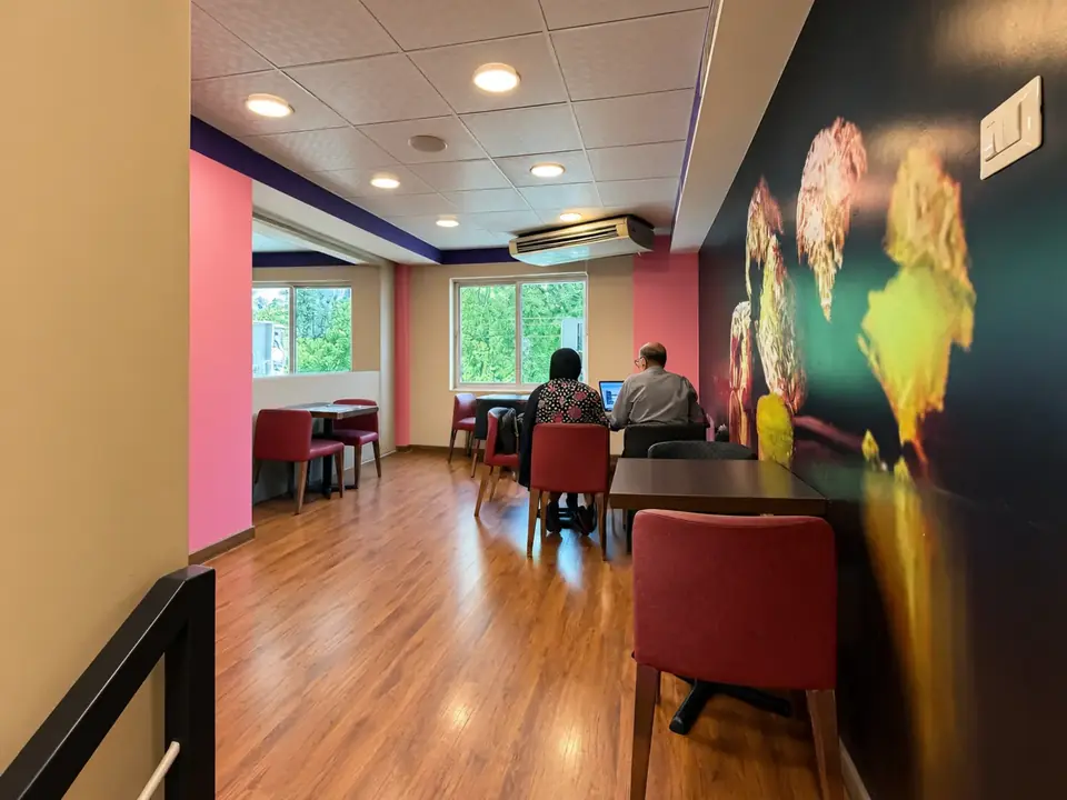 Shmeisani seating area